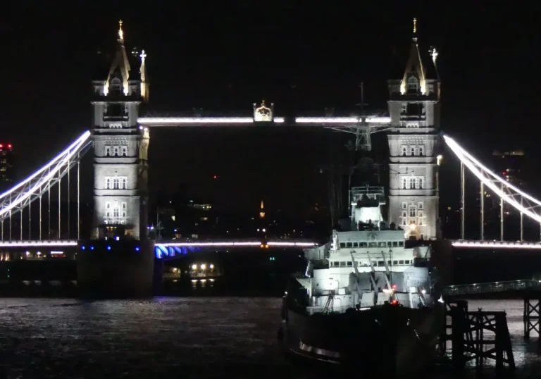 <i><b>Rotherhithe Illuminated! </i></b>lights up a previously dark stretch of the Thames